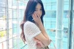 Korean actress JOY updates ins photos