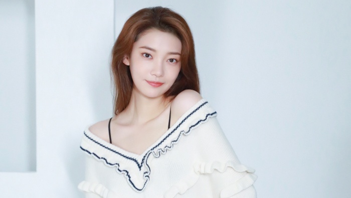 美女田依桐氣質寫真壁紙