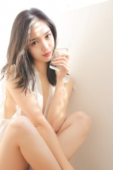 风情万种美女模特妖娆性感写真