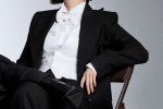Yang Mi elegant and sexy photo pictures in all black suit