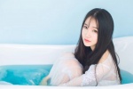 Temperamental long-haired beauty wet and seductive photo in bathtub
