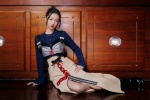 Zhou Dongyu's charming and sexy photos in slit long skirt