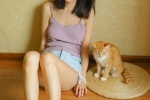 撸猫女孩夏日治愈系性感写真