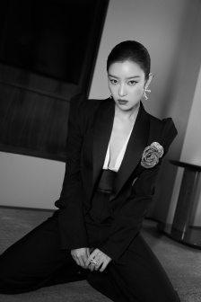 Ni Ni black suit glamor sexy photo pictures