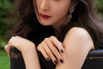 Yang Mi sexy and charming photo mobile wallpaper