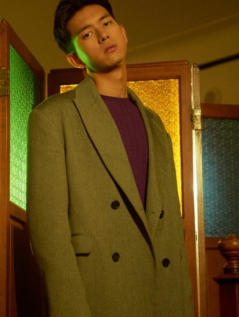 帥哥李現時尚寫真手機壁紙