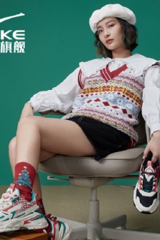 Hongxing Erke Xunxingtian Christmas version upper and lower pictures