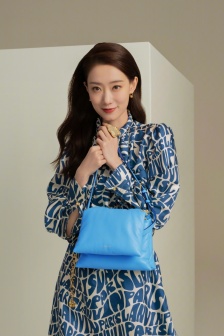 张小斐优雅简约性感写真图片