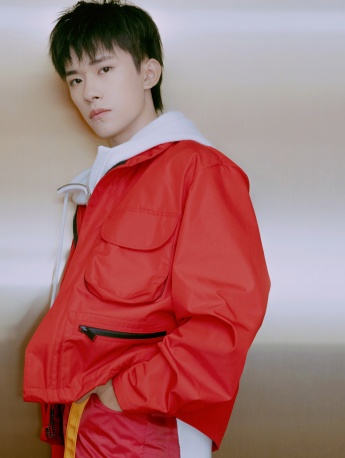 Yi Yang Qianxi's handsome photo mobile wallpaper