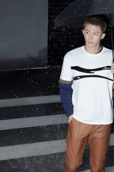 Huang Jingyu Harper's Bazaar black and white photo pictures