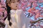Avatar of girl who attracts peach blossoms