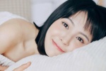 露肩短发美女治愈系私房写真照