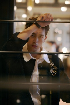 Li Xian's handsome photos at Harper's Bazaar Annual Party