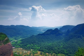 Distant mountain peaks and clouds pictures desktop wallpaper