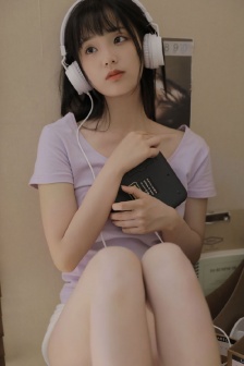文静少女居家长腿妩媚诱惑写真