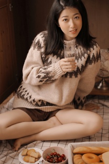 冬日文静美女性感美腿写真