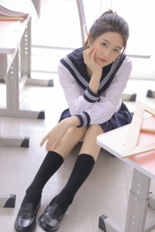 教室美女学生妹性感撩人制服写真