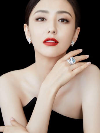 Beautiful actress Tong Liya mobile wallpaper