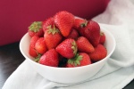 Sweet and sour strawberry pictures desktop wallpaper