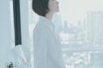 露肩襯衫美女嫵媚性感私房寫真