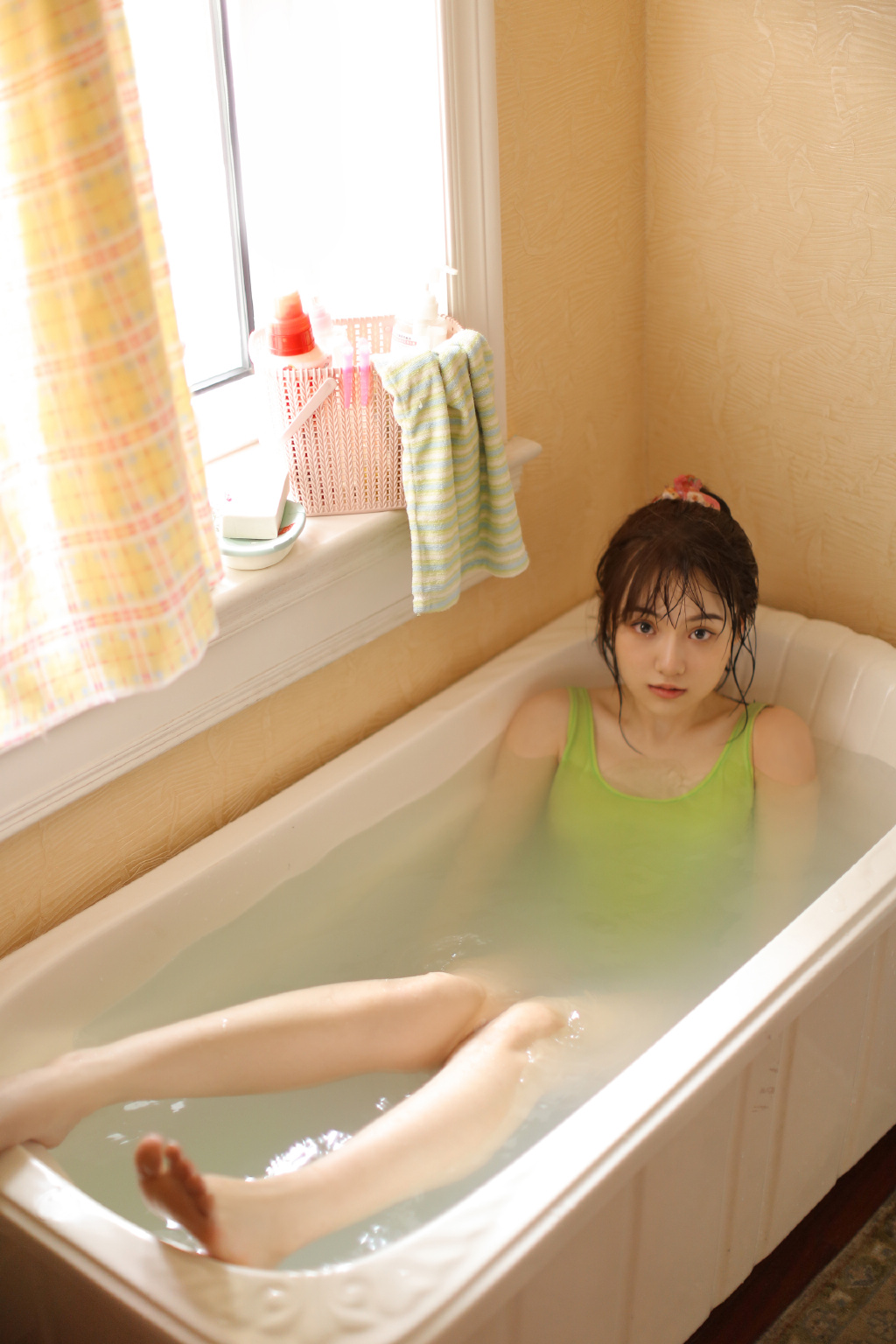 浴缸美女性感妩媚撩人写真