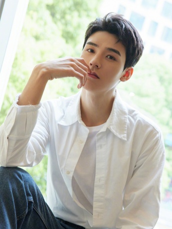 Handsome young man Gong Jun handsome pictures and photos