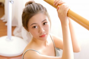 丸子頭美女電腦壁紙圖片