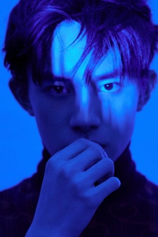 Yi Yang Qianxi's handsome photo mobile wallpaper