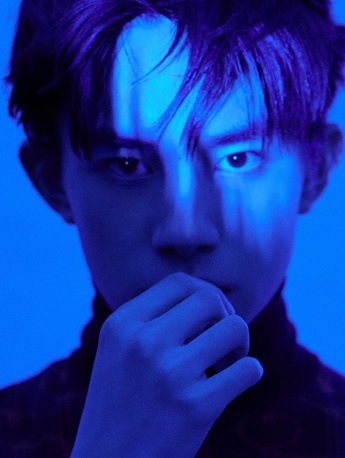 易烊千玺帅气写真手机壁纸