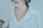 露肩襯衫美女嫵媚性感私房寫真
