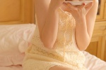 初戀少女性感吊帶睡裙居家寫真