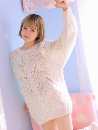 大眼短发美女手机壁纸