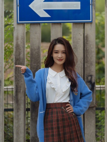 李沁初冬街头优雅气质写真