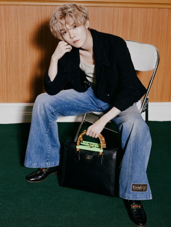 鹿晗金色卷毛造型帅气写真图片