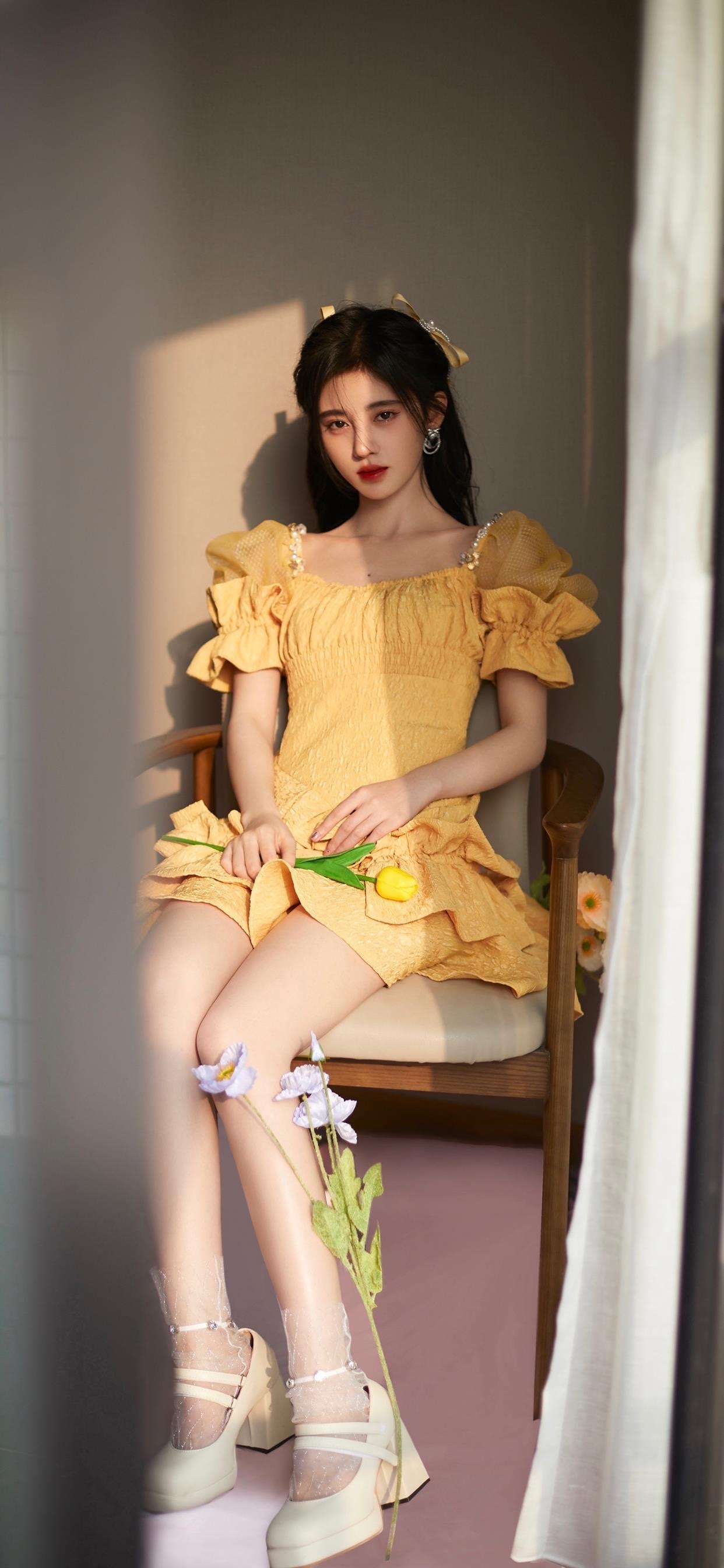 鞠婧祎淡黄的短裙图片
