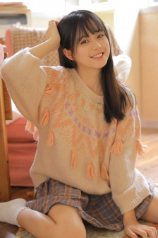 白嫩可愛美女甜美超短裙寫真