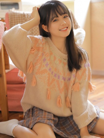白嫩可爱美女甜美超短裙写真