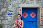 Song Yi's sexy island blockbuster in floral red dress