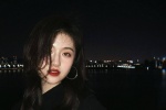 李兰迪美艳动人夜拍写真照
