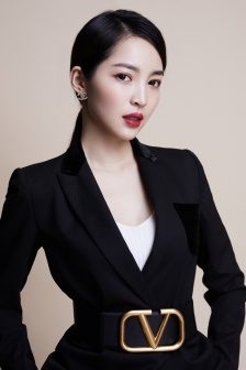 Photos of billiards referee beauty Queen Zhong Yao in uniform