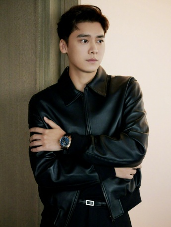 Li Yifeng's handsome black and white atmospheric photo