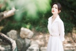 李沁白色衬衫裙优雅气质写真