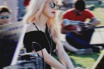 Taeyeon blonde sunglasses wallpaper