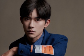 Yi Yang Qianxi's elegant and handsome photo HD wallpaper