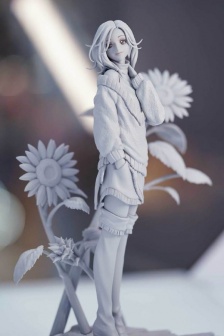 A multi-angle view of Komatsu Nana’s gray model