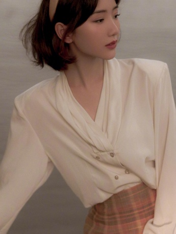 毛晓彤港式复古氛围感手机壁纸