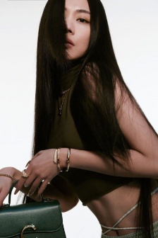 王霏霏红秀封面写真图片