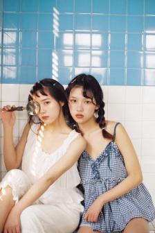 閨蜜姊妹花港風復古寫真圖片