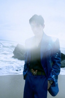 Zhu Yilong's fashionable and handsome photos in Harper's Bazaar