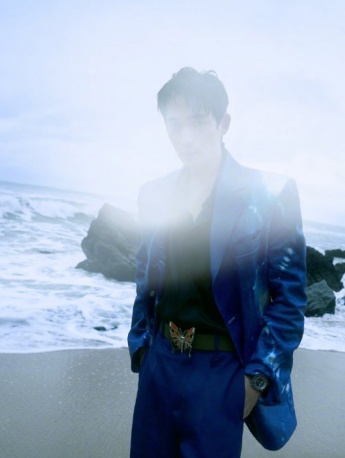 Zhu Yilong's fashionable and handsome photos in Harper's Bazaar